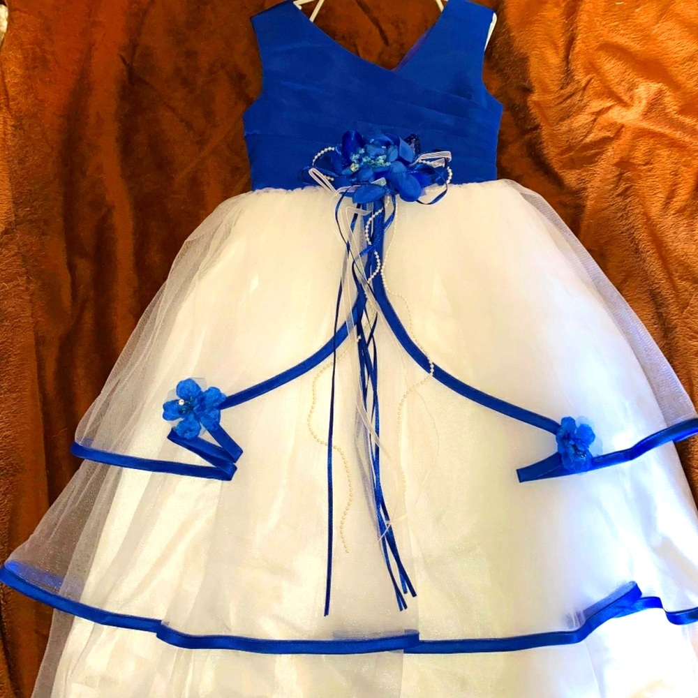NWT Blue and White Gown by Amberry in a size 2.